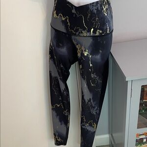 Old Navy ActiveBlack and Gold Women's Leggings size S